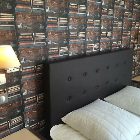 Dans Les Vignes Hotel Chamery Room photo