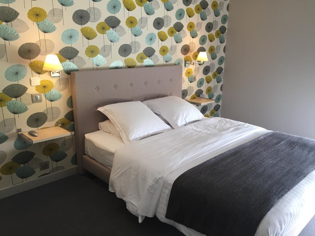 Dans Les Vignes Hotel Chamery Room photo