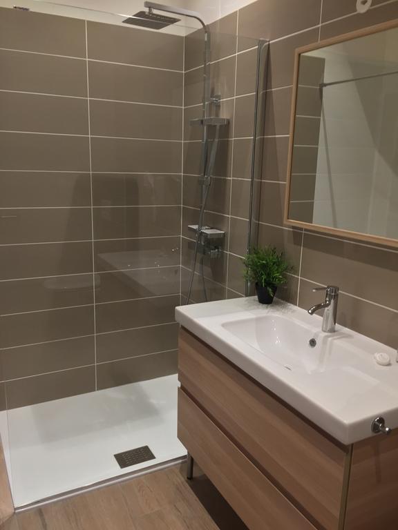 Dans Les Vignes Hotel Chamery Room photo