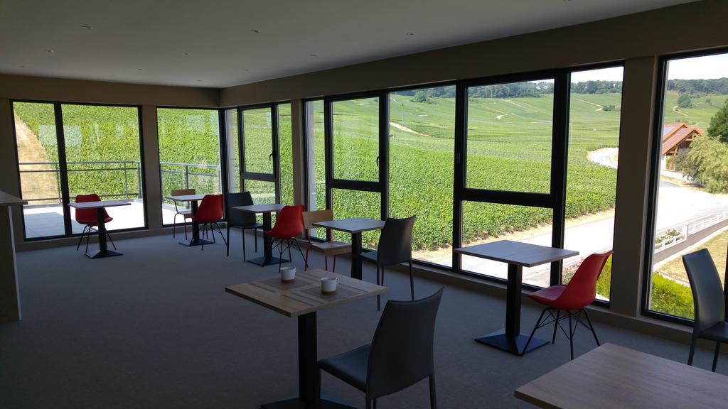 Dans Les Vignes Hotel Chamery Exterior photo