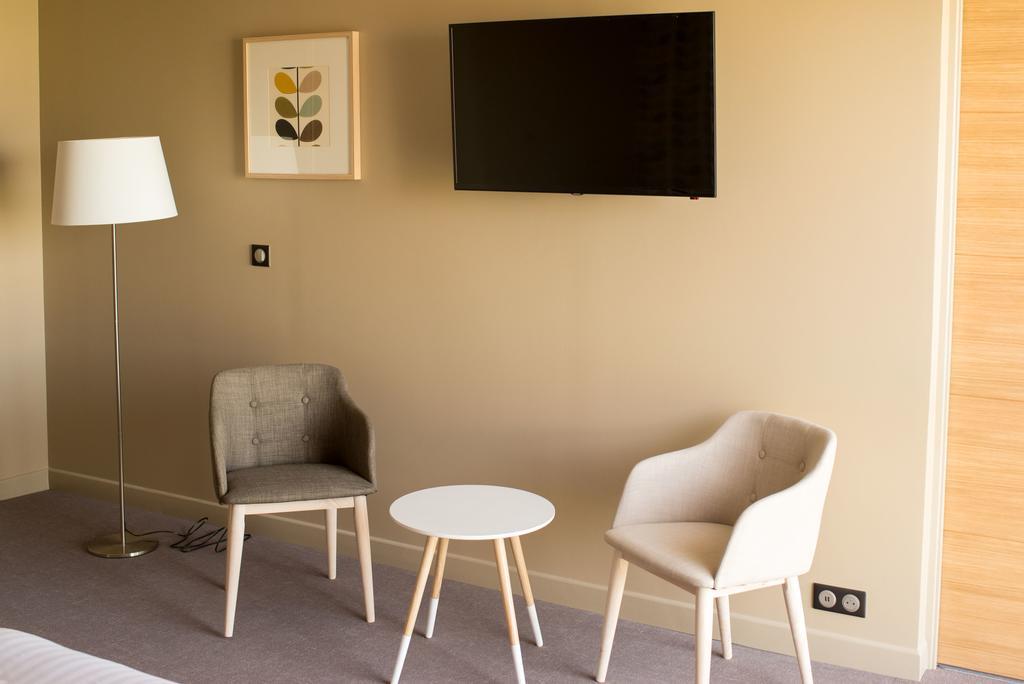 Dans Les Vignes Hotel Chamery Room photo