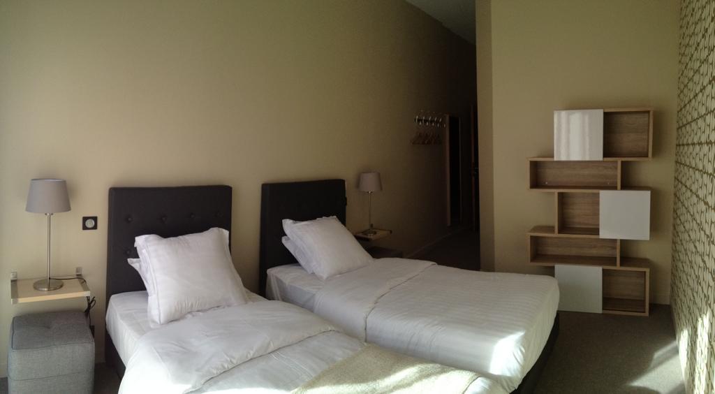 Dans Les Vignes Hotel Chamery Room photo