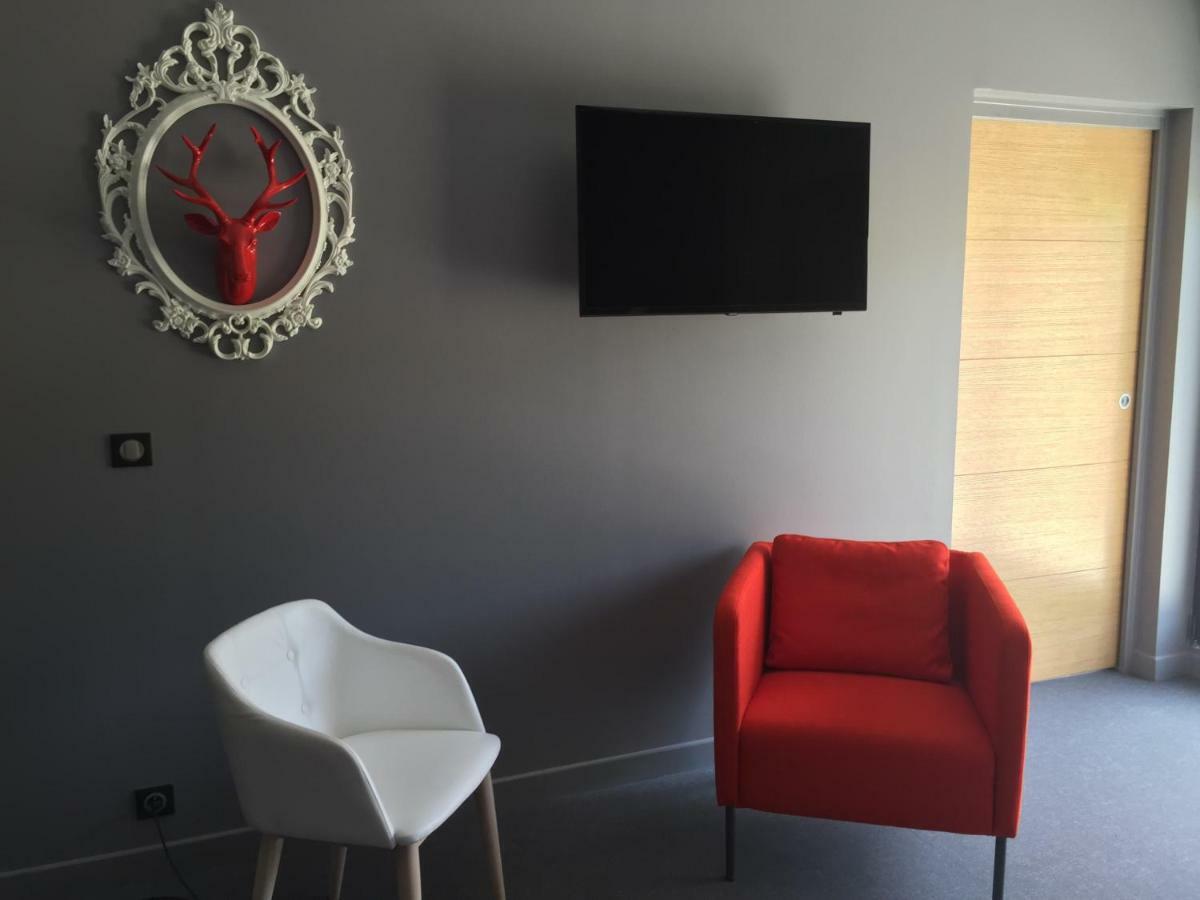 Dans Les Vignes Hotel Chamery Room photo