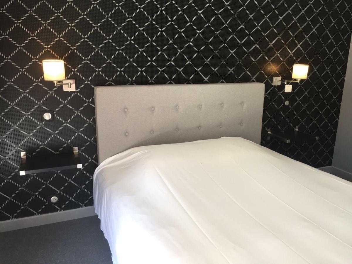 Dans Les Vignes Hotel Chamery Room photo