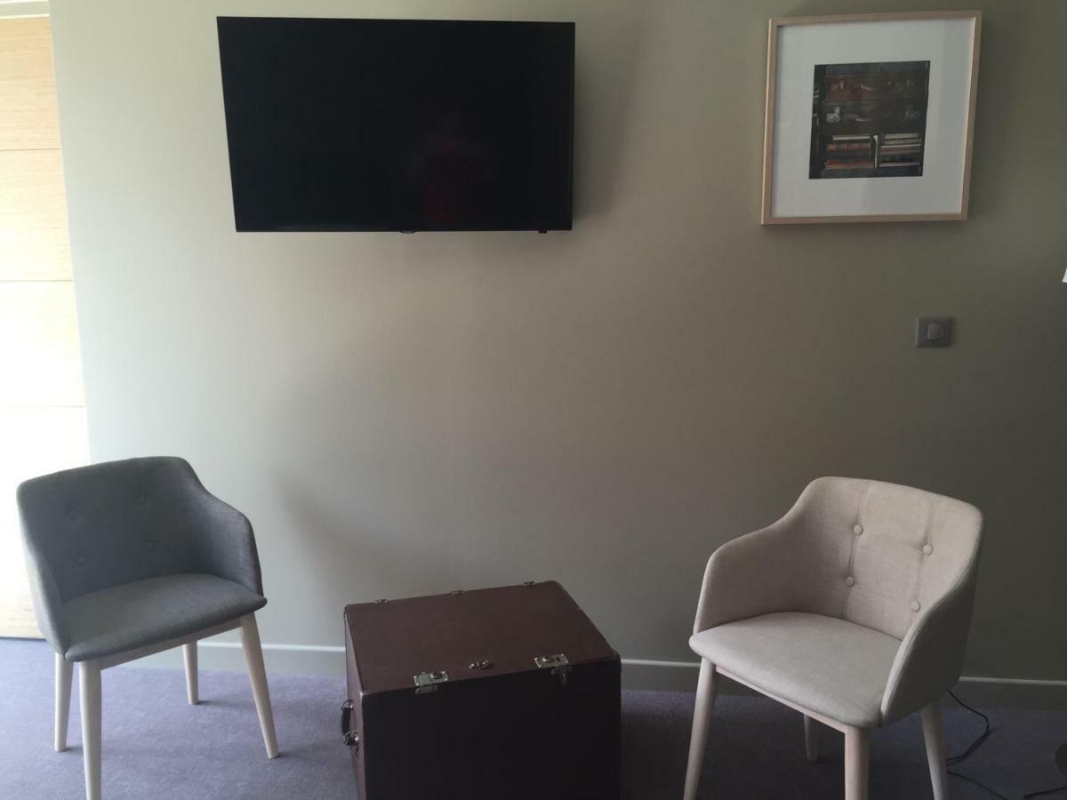 Dans Les Vignes Hotel Chamery Room photo