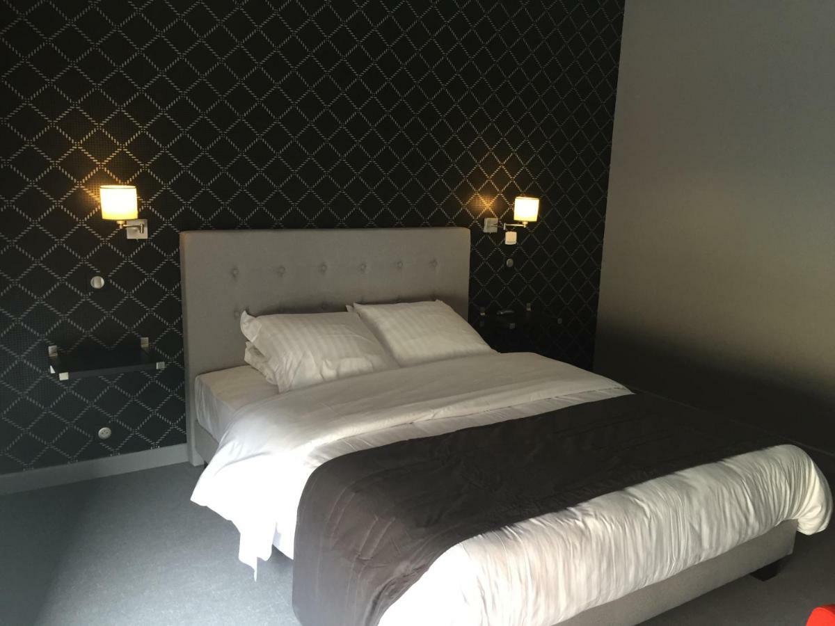 Dans Les Vignes Hotel Chamery Room photo